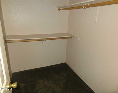 7481 Umbria Drive - Photo Thumbnail 14