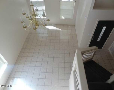 7481 Umbria Drive - Photo Thumbnail 3
