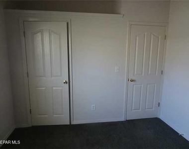 7481 Umbria Drive - Photo Thumbnail 21