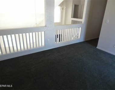 7481 Umbria Drive - Photo Thumbnail 4