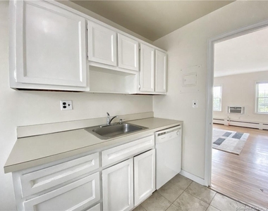 196 Park Street - Photo Thumbnail 3