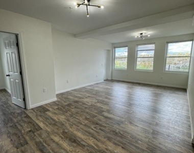 61 Colony Street - Photo Thumbnail 1