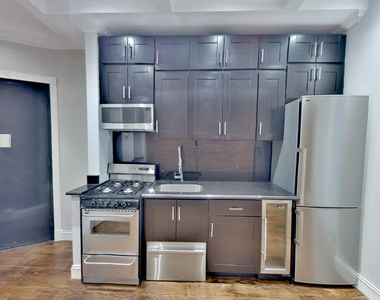 15 West 103rd Street - Photo Thumbnail 1