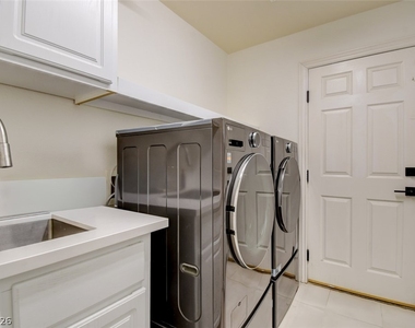 7686 Gossamer Wind Street - Photo Thumbnail 20