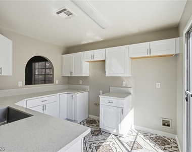 808 Majestic Rock Circle - Photo Thumbnail 5