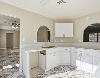 808 Majestic Rock Circle - Photo Thumbnail 4