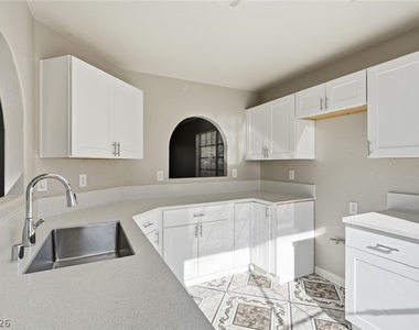 808 Majestic Rock Circle - Photo Thumbnail 7