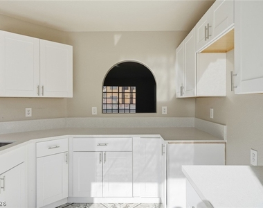 808 Majestic Rock Circle - Photo Thumbnail 2