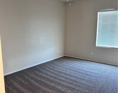 2820 Dowitcher Avenue - Photo Thumbnail 15