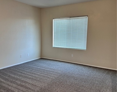 2820 Dowitcher Avenue - Photo Thumbnail 18