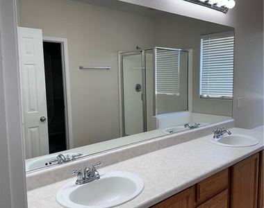 2820 Dowitcher Avenue - Photo Thumbnail 21