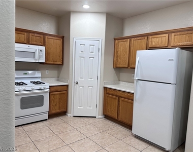 2820 Dowitcher Avenue - Photo Thumbnail 7