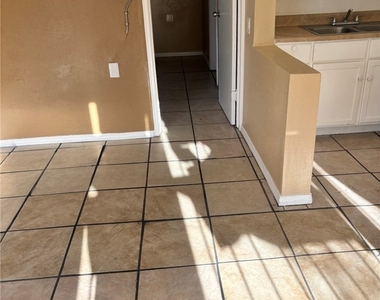 1118 Laurel Avenue - Photo Thumbnail 6