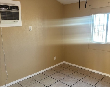 1118 Laurel Avenue - Photo Thumbnail 3