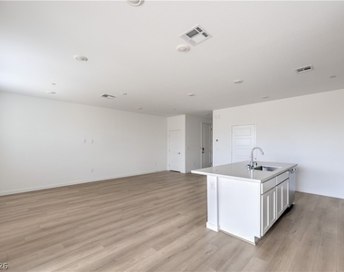 11804 Waterbird Avenue - Photo Thumbnail 5