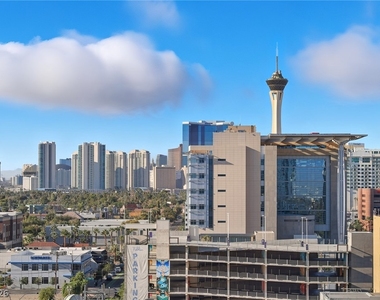 150 Las Vegas Boulevard - Photo Thumbnail 2