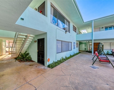 1700 Rexford Drive - Photo Thumbnail 26