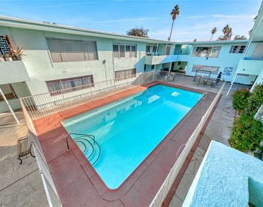 1700 Rexford Drive - Photo Thumbnail 24