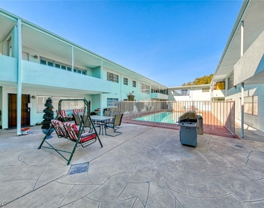 1700 Rexford Drive - Photo Thumbnail 23