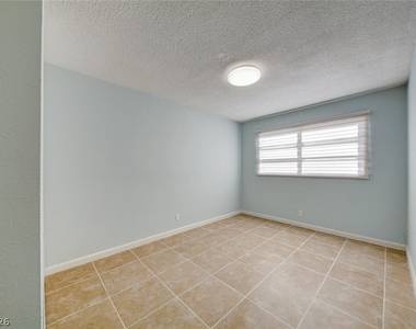 1700 Rexford Drive - Photo Thumbnail 40