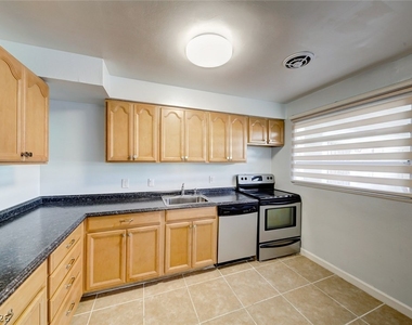 1700 Rexford Drive - Photo Thumbnail 32