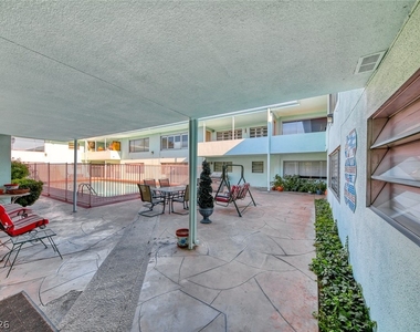 1700 Rexford Drive - Photo Thumbnail 22