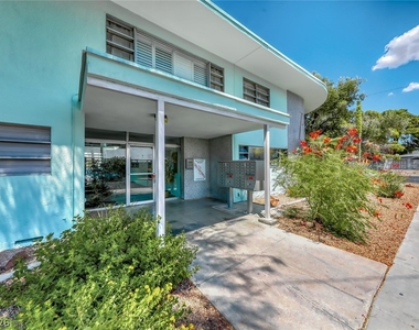 1700 Rexford Drive - Photo Thumbnail 15
