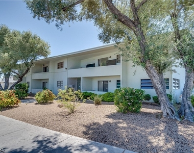 1700 Rexford Drive - Photo Thumbnail 9