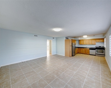 1700 Rexford Drive - Photo Thumbnail 27