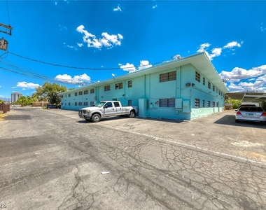 1700 Rexford Drive - Photo Thumbnail 19