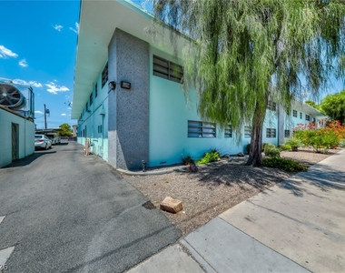 1700 Rexford Drive - Photo Thumbnail 18
