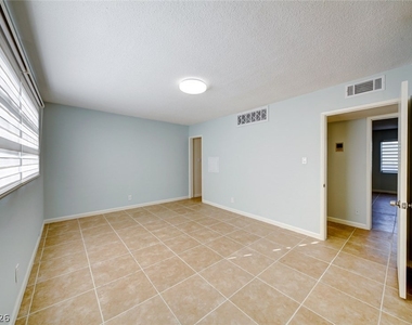 1700 Rexford Drive - Photo Thumbnail 35