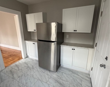 501-2 Clarendon Street - Photo Thumbnail 7