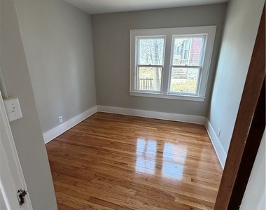 501-2 Clarendon Street - Photo Thumbnail 4