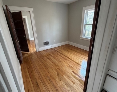 501-2 Clarendon Street - Photo Thumbnail 8