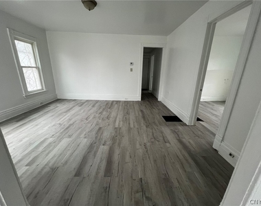229 Kellogg Street - Photo Thumbnail 5