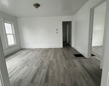 229 Kellogg Street - Photo Thumbnail 6