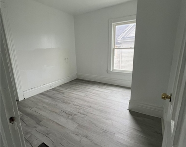 229 Kellogg Street - Photo Thumbnail 7