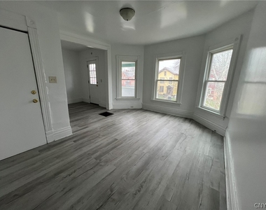 229 Kellogg Street - Photo Thumbnail 2