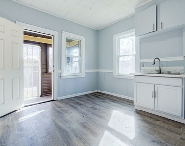 459 Parsells Avenue - Photo Thumbnail 14