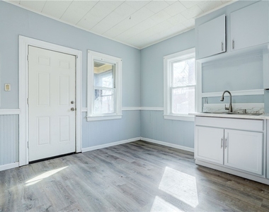 459 Parsells Avenue - Photo Thumbnail 11
