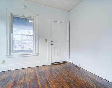 459 Parsells Avenue - Photo Thumbnail 4
