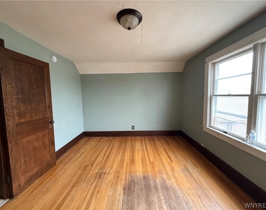 733 Lasalle Avenue - Photo Thumbnail 9