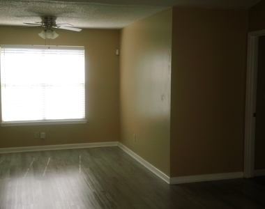 122 Samanthas Way - Photo Thumbnail 4