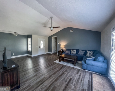 613 Waverly Lane - Photo Thumbnail 3
