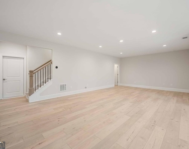 126 Spaulding Lane - Photo Thumbnail 34