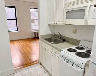 241 East 38th Street - Photo Thumbnail 4