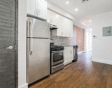 558 Kosciuszko Street - Photo Thumbnail 2