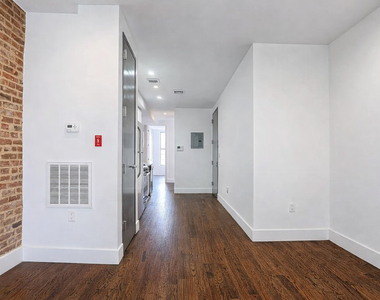 558 Kosciuszko Street - Photo Thumbnail 4