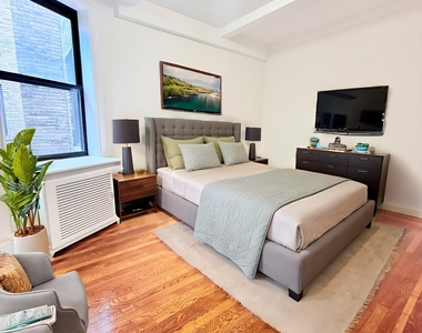 25 West 68th Street - Photo Thumbnail 2